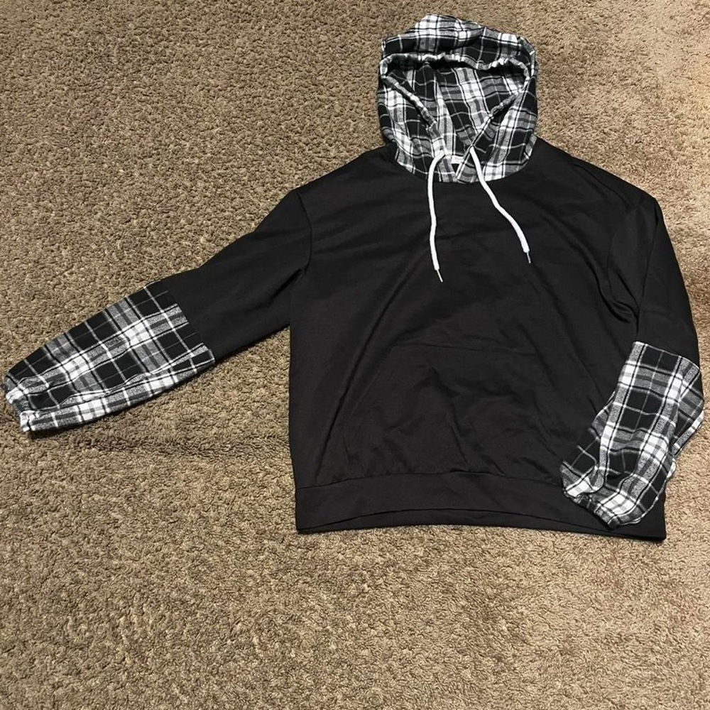 ROMWE Black Hoodie with Plaid Accents